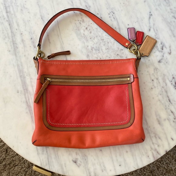 Coach Poppy Leather Colourblock Perri Hippie Convertible Bag- Vermillion 22432 - Picture 3 of 9
